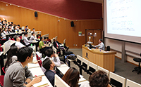 Prof. Cheng Chien-Hong interacts with staff and students from Department of Chemistry